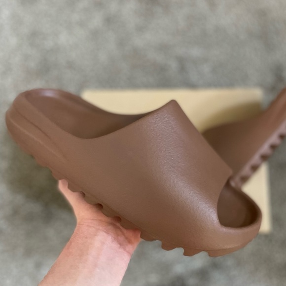 Yeezy Slide Flax (FZ5896) - Picture 1 of 1
